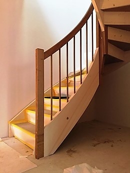 Treppe mit Eichentritten, von Arbos hergestellt